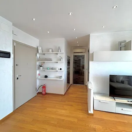 Frank's Sunset Apartman *