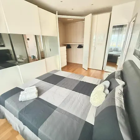 Frank's Sunset Apartman