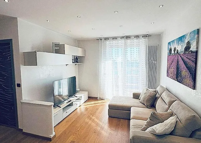 Frank's Sunset Apartment *