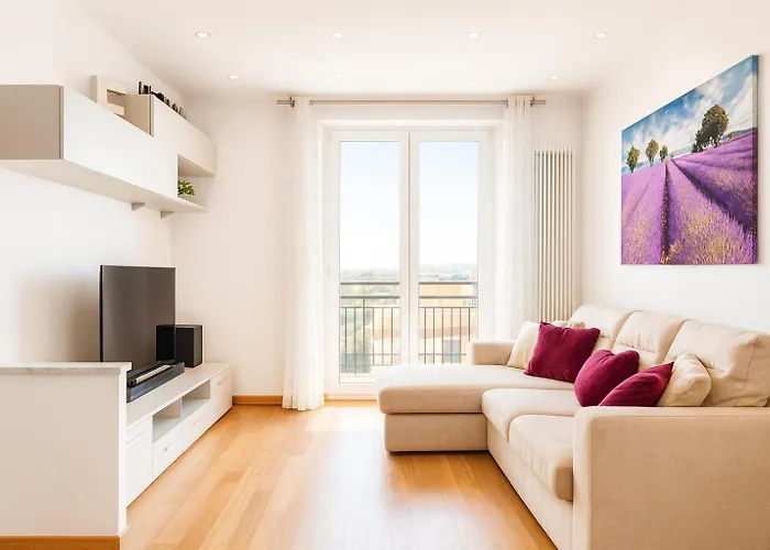 Frank's Sunset Apartment