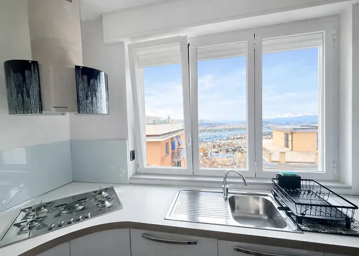 Frank's Sunset Apartment