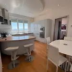 Frank's Sunset Apartman *