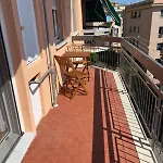Frank's Sunset Apartman