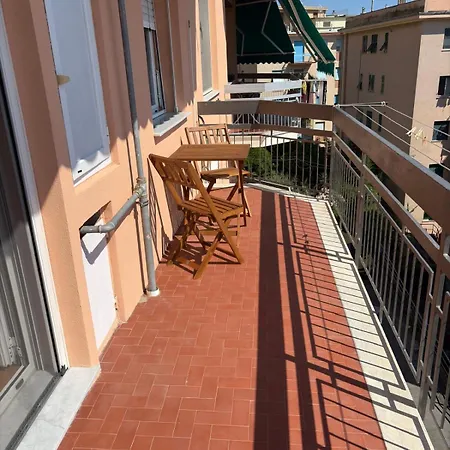 Frank's Sunset Apartmán