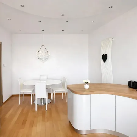 Frank's Sunset Apartmán *