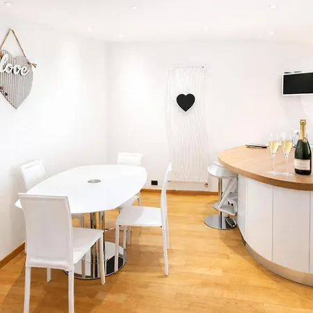 Frank's Sunset Apartmán